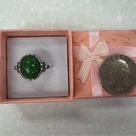 Jade ring - Picture 1 of 3